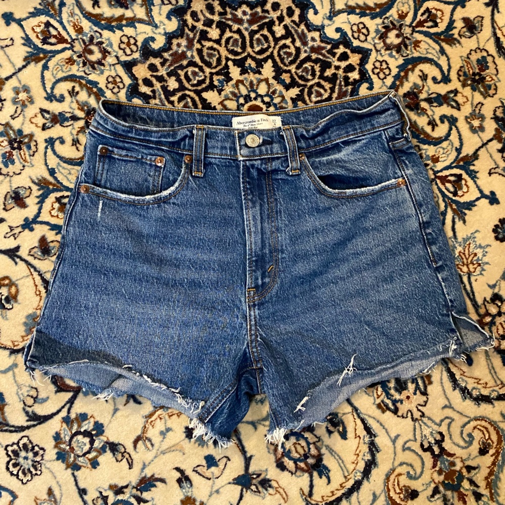 Abercrombie & Fitch, The Mom Shorts High Rise size 27 / 4